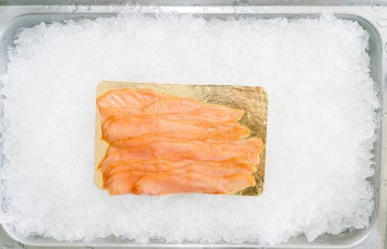 Barquette saumon fumé sous glace